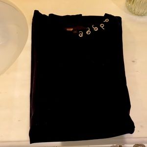 Cute and chic T-shirt.